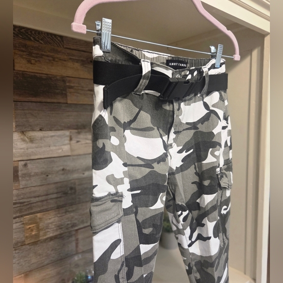 Almost Famous Crave Fame Juniors High-rise Belted Cargo- In Camo - Picture 4 of 8